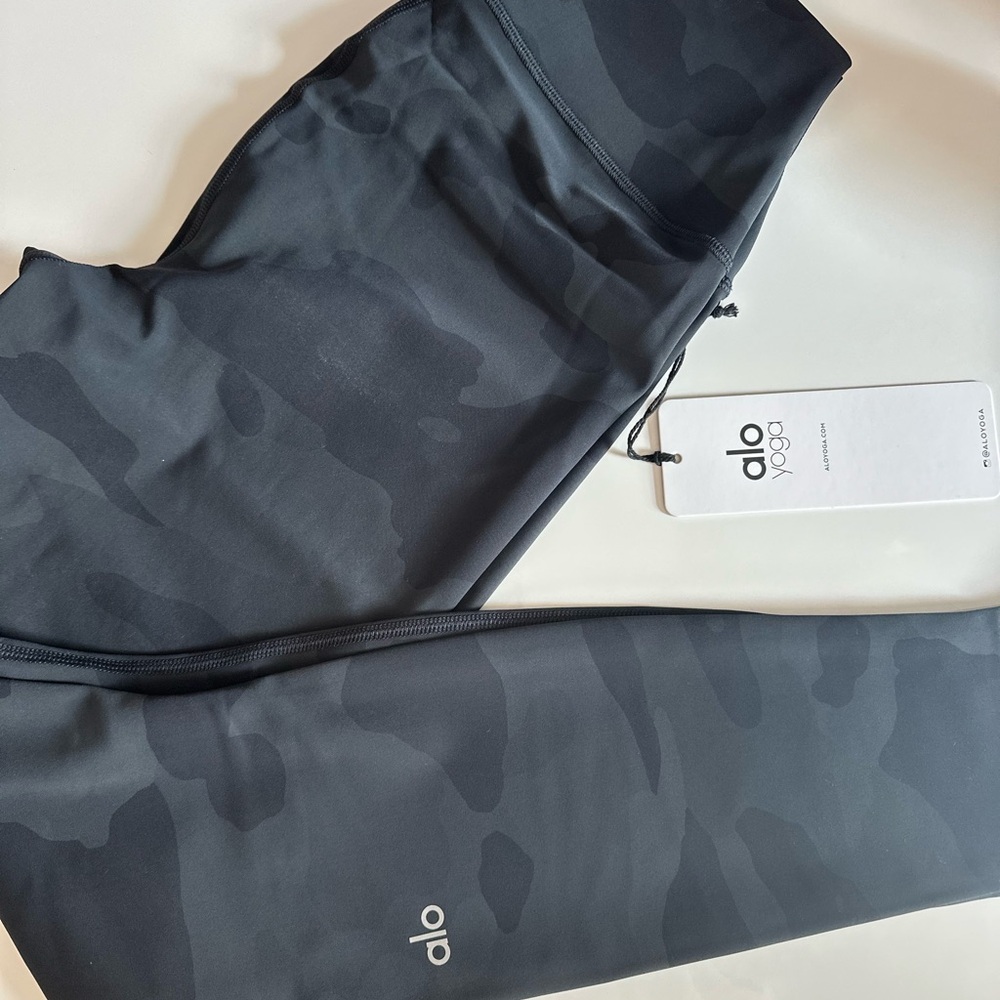 ALO Yoga Dark Camo Leggings